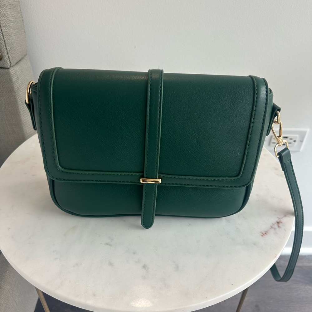 Elegant Green Leather Crossbody Bag